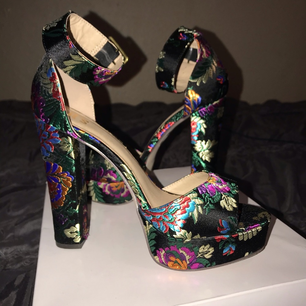 BRAND NEW FLORAL HIGH HEELS